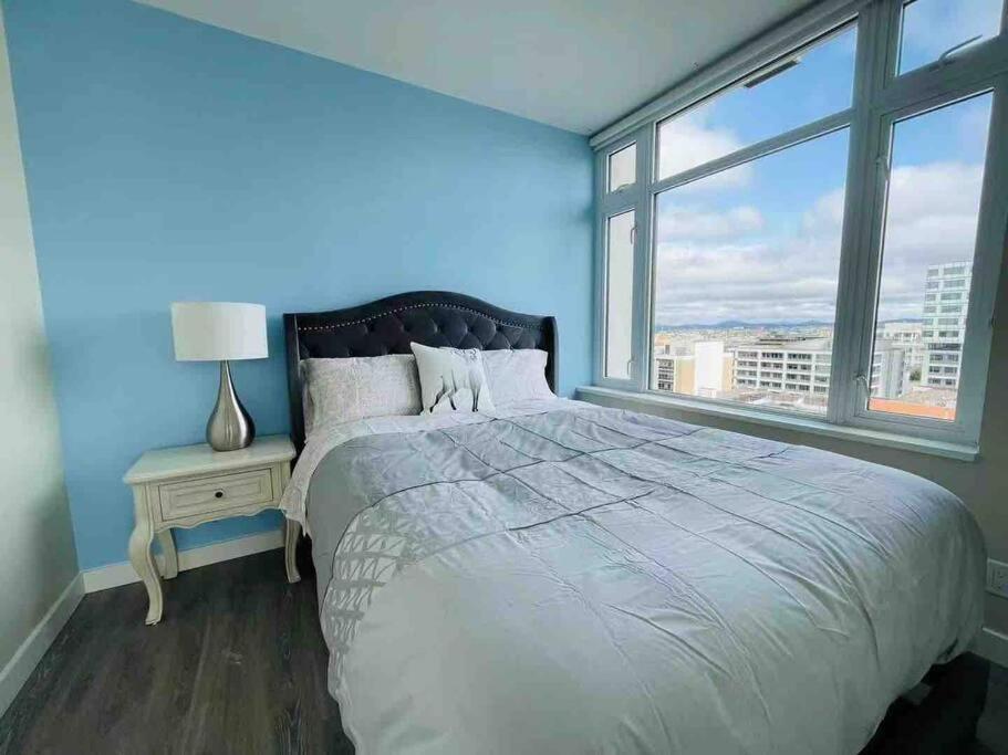 Modern 2 Bedroom Ocean Views Victoria Downtown Free Parking Eksteriør bilde