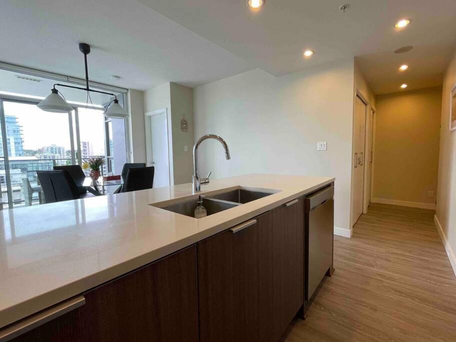 Modern 2 Bedroom Ocean Views Victoria Downtown Free Parking Eksteriør bilde
