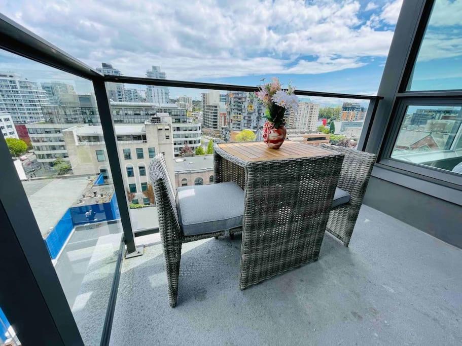 Modern 2 Bedroom Ocean Views Victoria Downtown Free Parking Eksteriør bilde